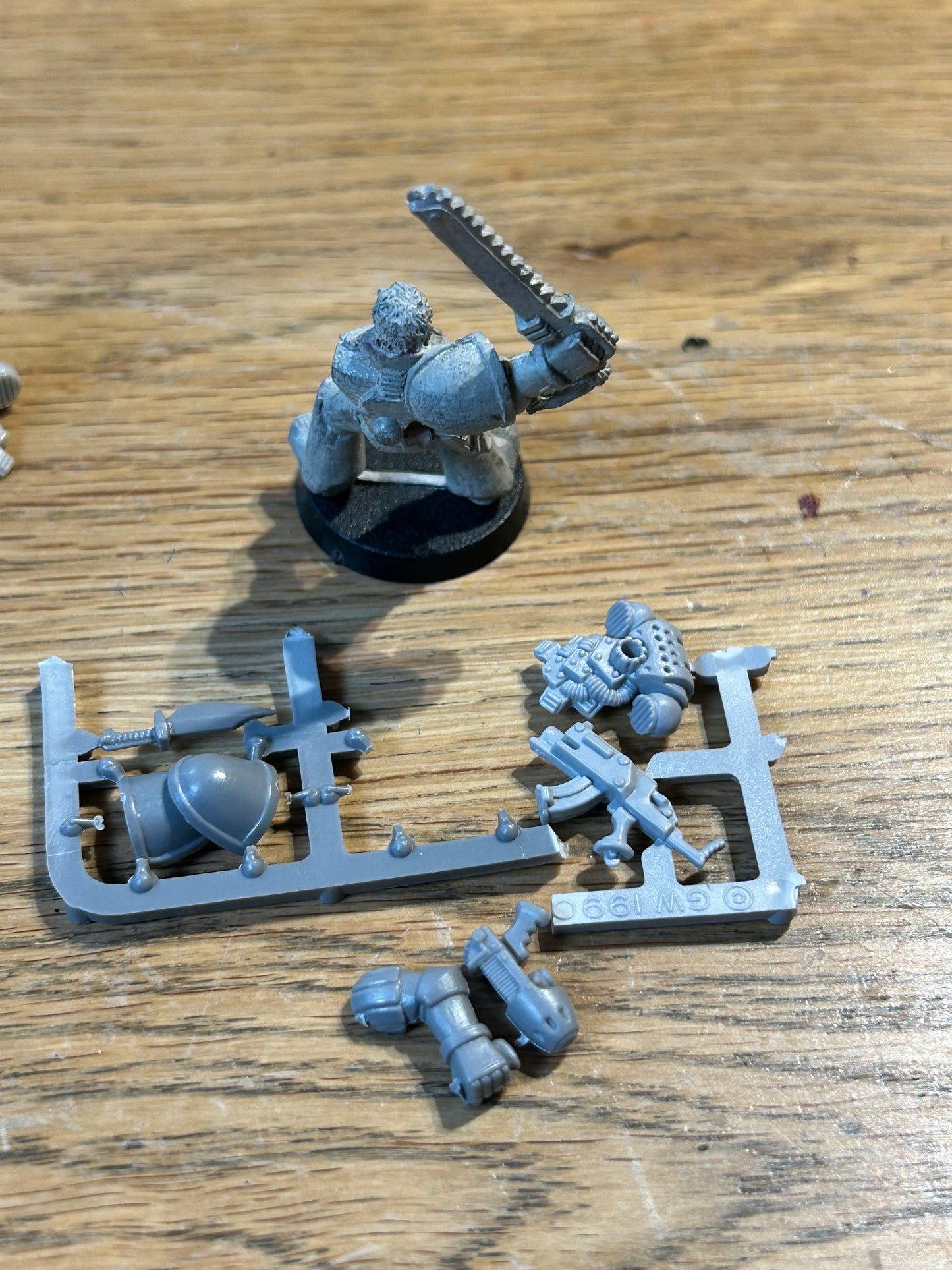 Warhammer 40k second edition space marine sergeant (metal body and plastic arms)
