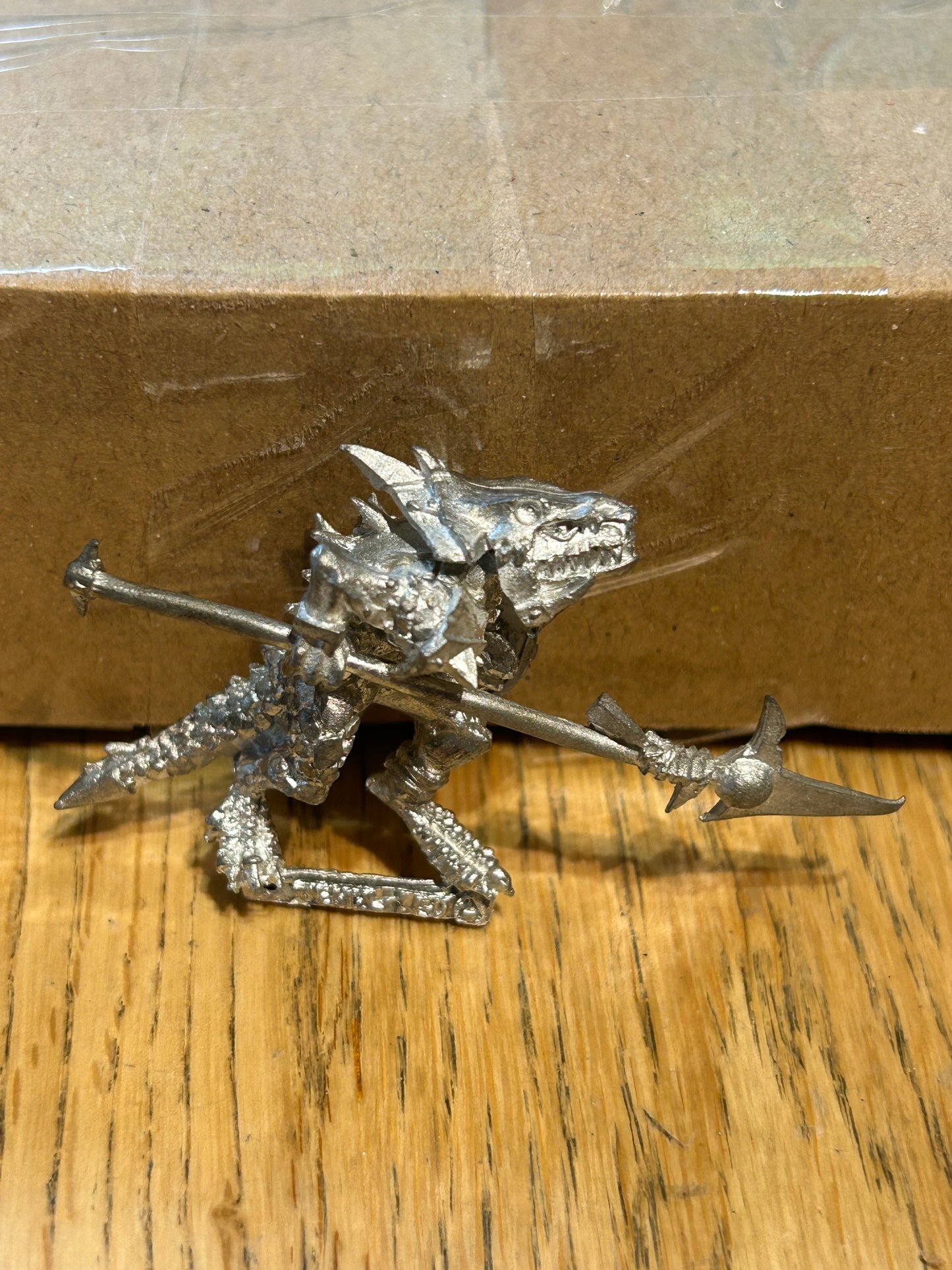 SAURUS TEMPLE GUARD LIZARDMEN WARHAMMER THE OLD WORLD FANTASY METAL with shield
