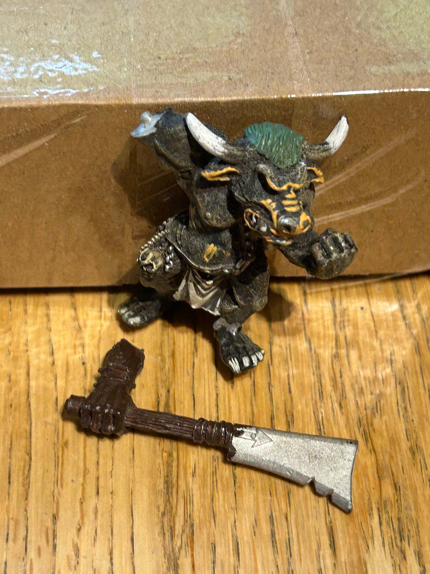 Minotaur with double handed cleaver  Metal Beastmen Beasts Of Chaos Old World