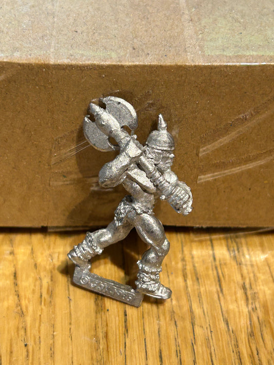 Warhammer fantasy Norse 0108/19
Barbarian with double handed axe