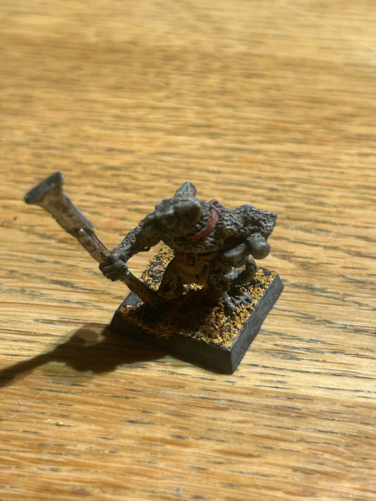 Warhammer fantasy skaven clanrat or slave with halberd slise c47
