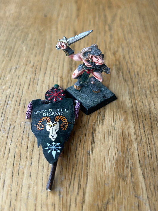 Warhammer Fantasy - Beasts of Chaos - MB9 Beastman standard bearer [Metal] Marauder