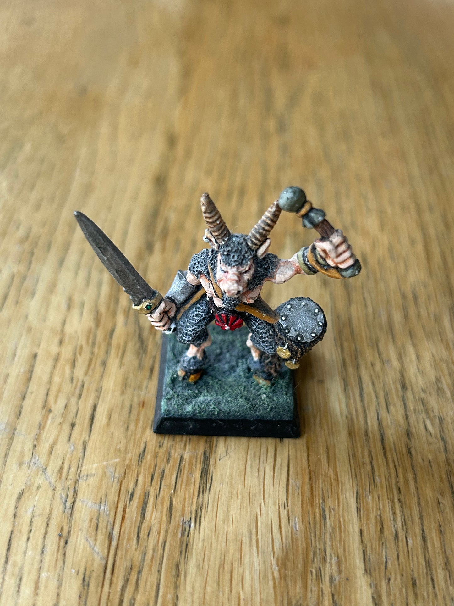 Warhammer Fantasy - Beasts of Chaos - MB9 Beastman musician [Metal] Marauder