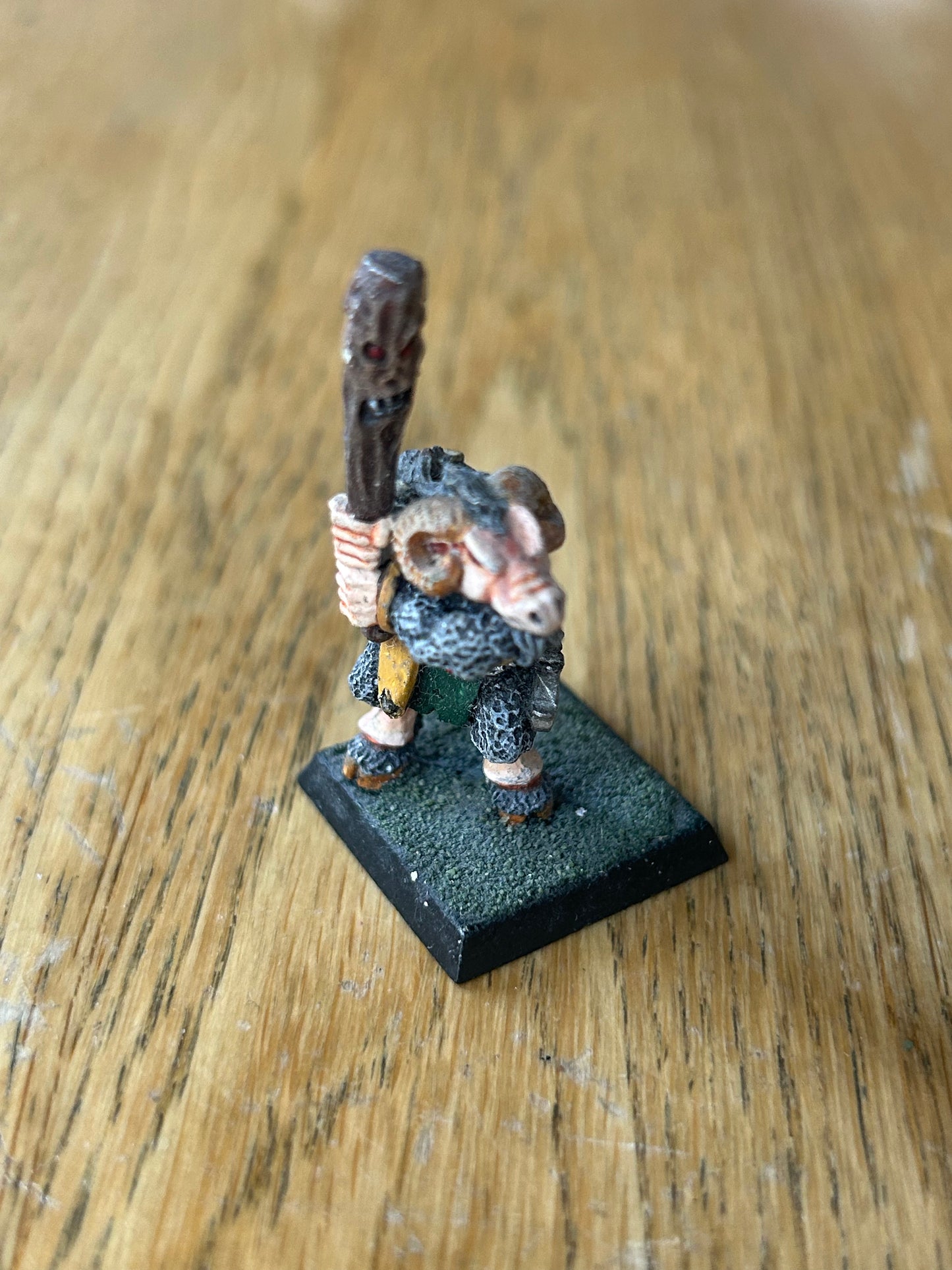Warhammer Fantasy - Beasts of Chaos - MB9 Beastman Champion [Metal] Marauder