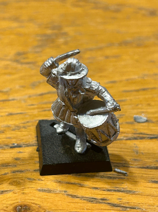Warhammer fantasy bretonnian men at arms musician drummer