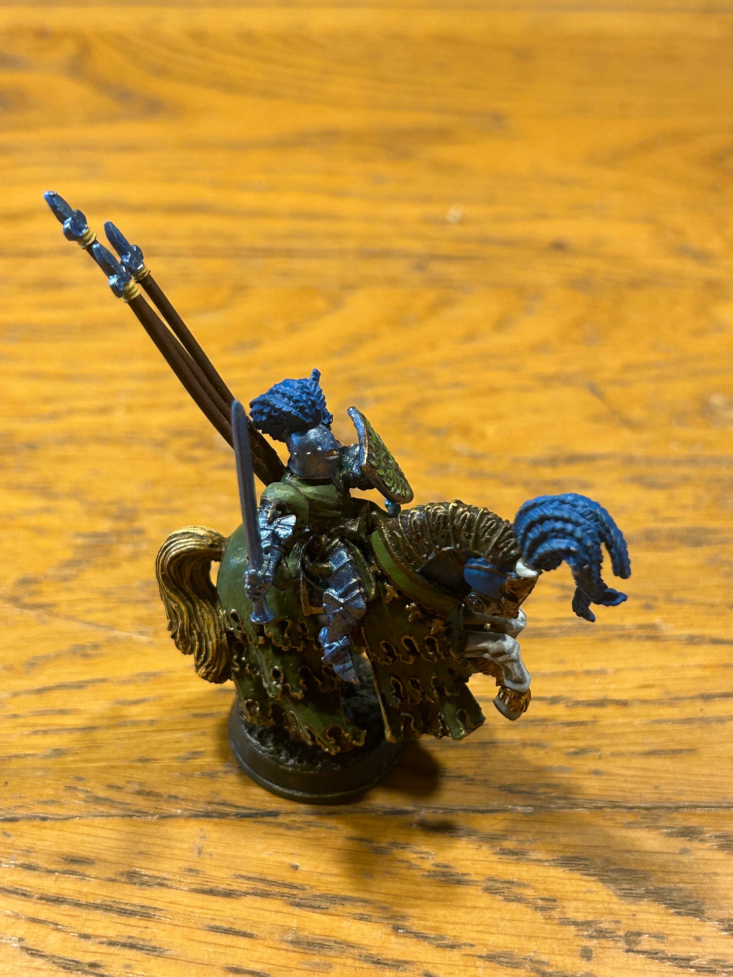 Warhammer fantasy bretonnian green knight metal (tab removed and mounted on a 2p coin)