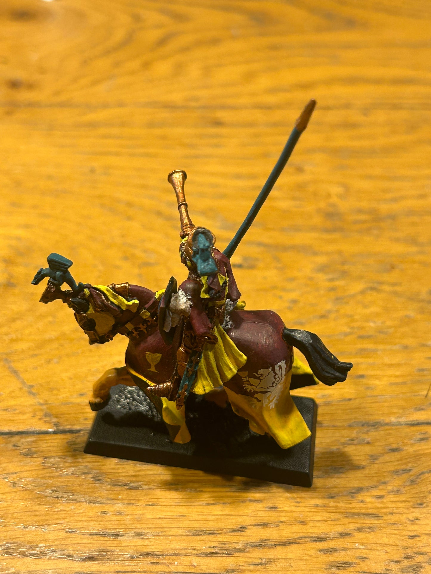 Warhammer Fantasy BRETONNIAN GRAIL KNIGHT MUSICIAN metal 5th edition (has some blu tack that needs removing(