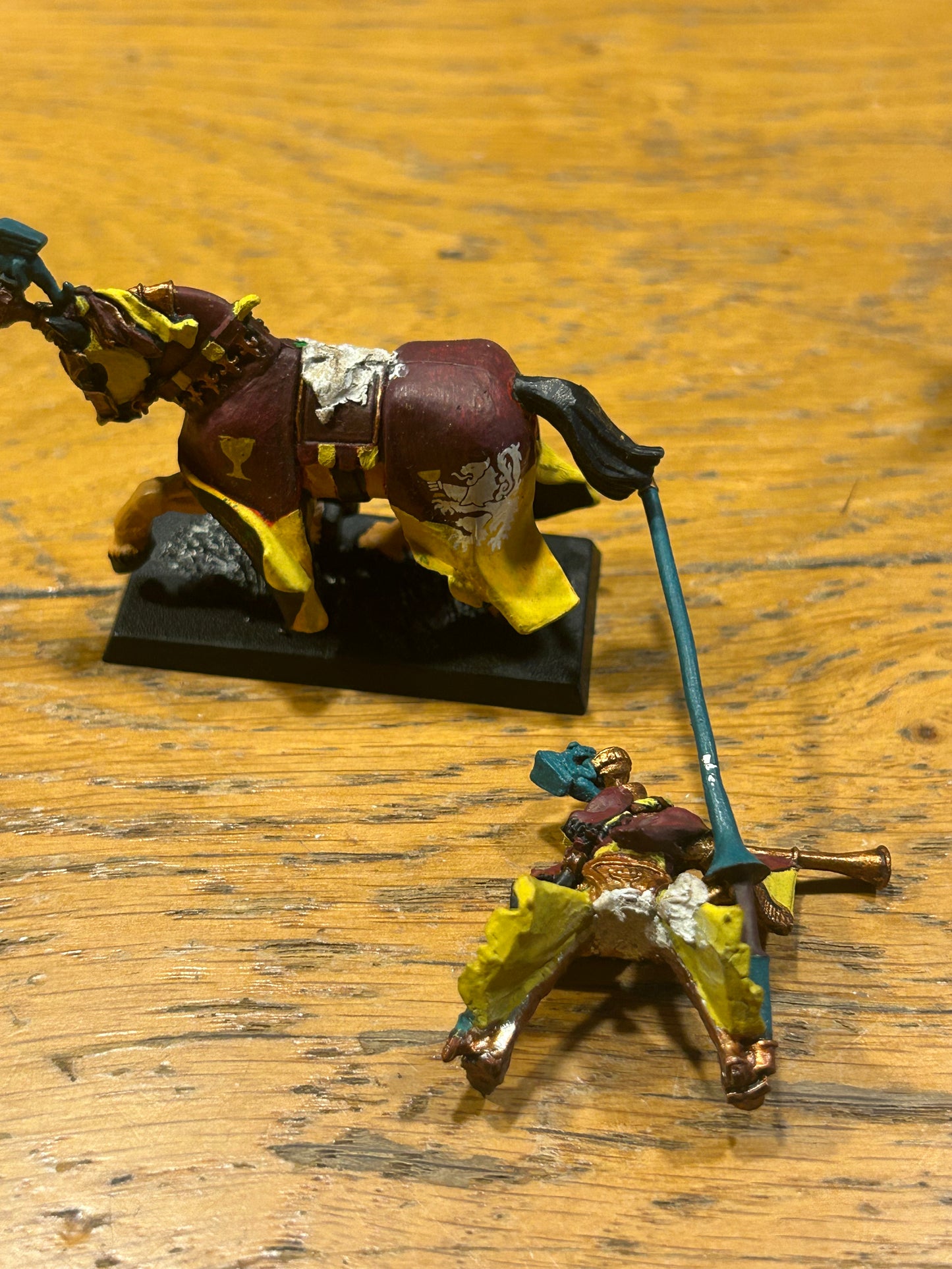 Warhammer Fantasy BRETONNIAN GRAIL KNIGHT MUSICIAN metal 5th edition (has some blu tack that needs removing(