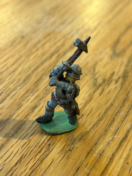 C26 man at arms with halberd bretonnian (no tab)