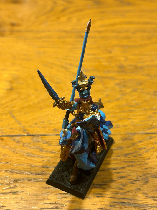 Warhammer Fantasy BRETONNIAN GRAIL KNIGHT champion metal 5th edition (sword tip has a little stress wear on it) has some blu tack that needs removing)