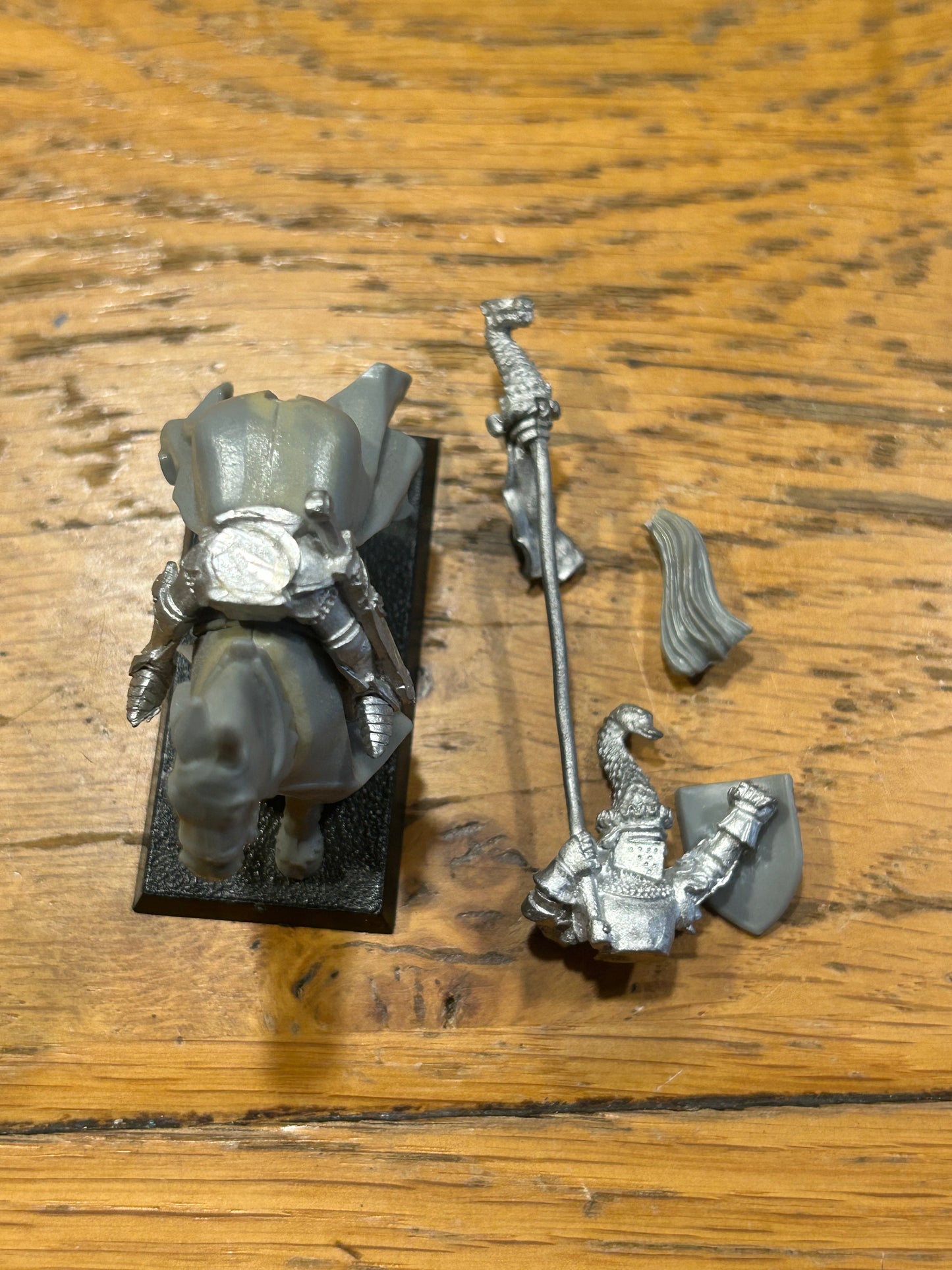 Bretonnian Knight of the Realm Standard Bearer - Metal 5th Edition Warhammer (horse tail needs gluing)