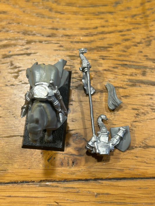 Bretonnian Knight of the Realm Standard Bearer - Metal 5th Edition Warhammer (horse tail needs gluing)