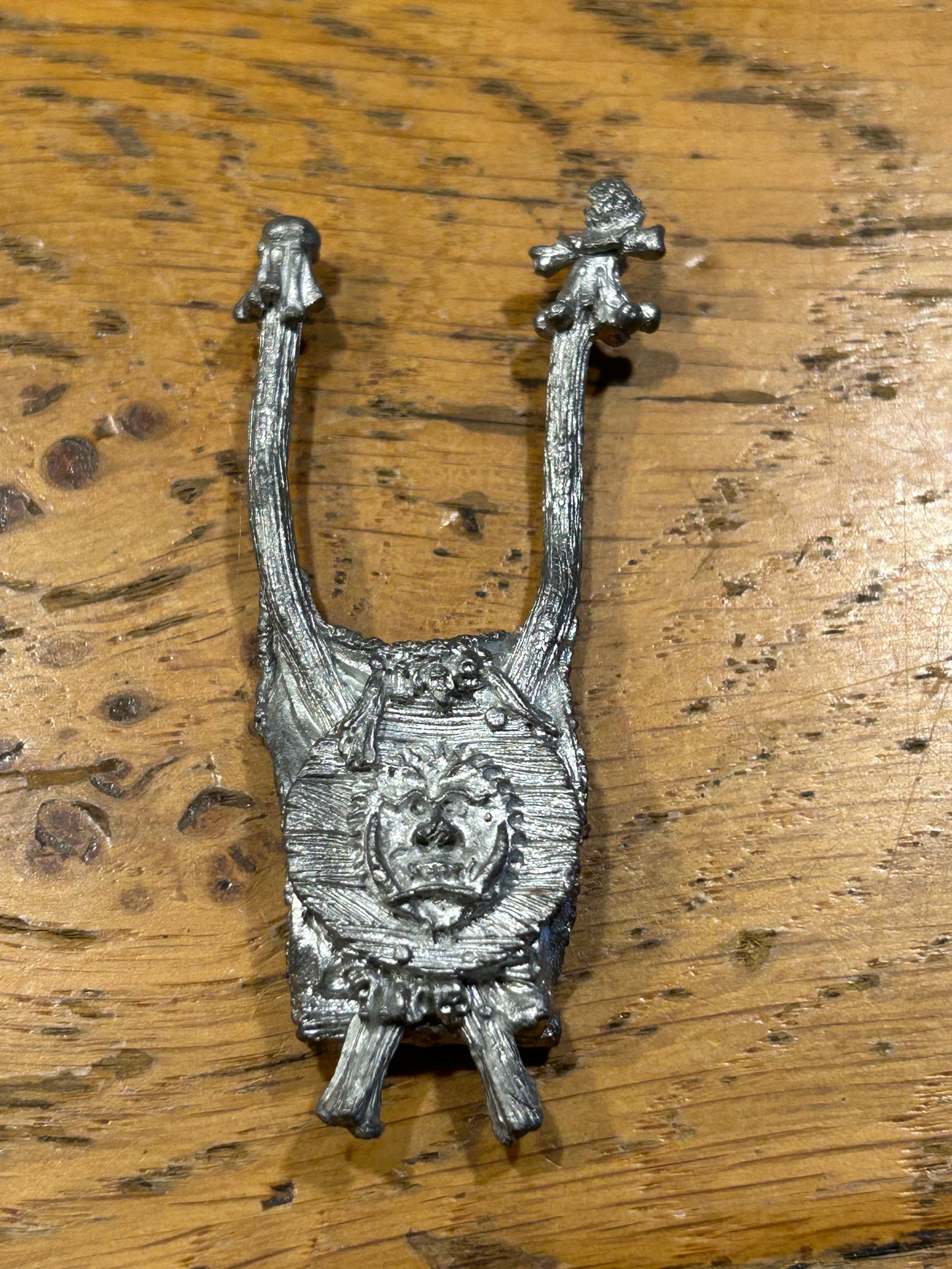 Vintage Orcs & Goblins WAR WYVERN BACKREST Banner Trophy metal Oldhammer