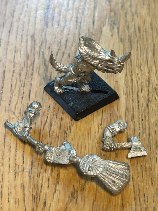 Warhammer fantasy Warhammer - Lizardmen -  Classic Metal Temple Guard standard bearer