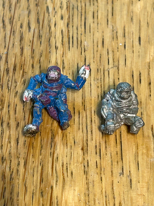 Warhammer 40k Rogue Trader Tyranid Genestealer familiars (damaged, missing feet)