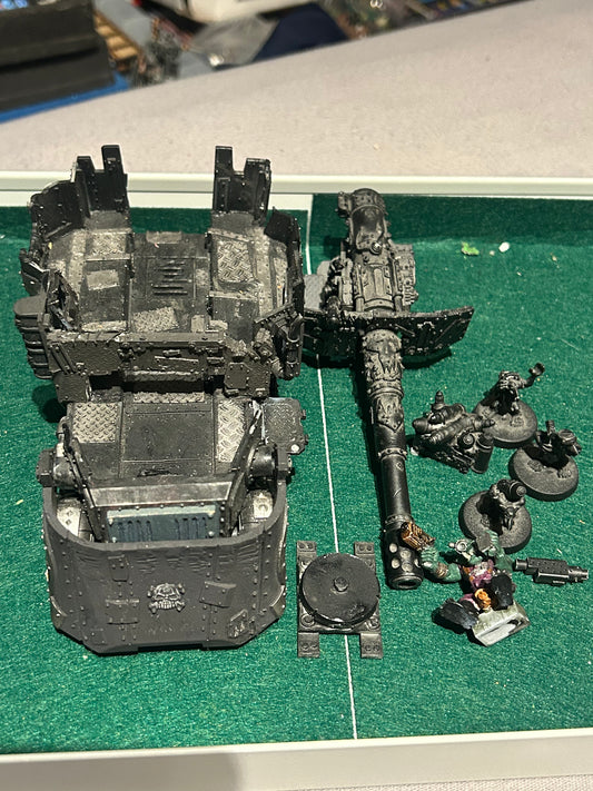 Warhammer 40 orks battle wagon with forge world supa kannon and crew (sold as seen, I’m sure it’s genuine as it’s from my normal source, but it might be missing some bits)