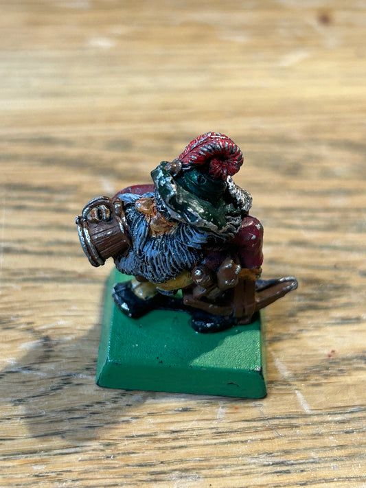 Citadel Warhammer fantasy 90s Marauder Dwarf MM15 Crossbowman with pint tankard