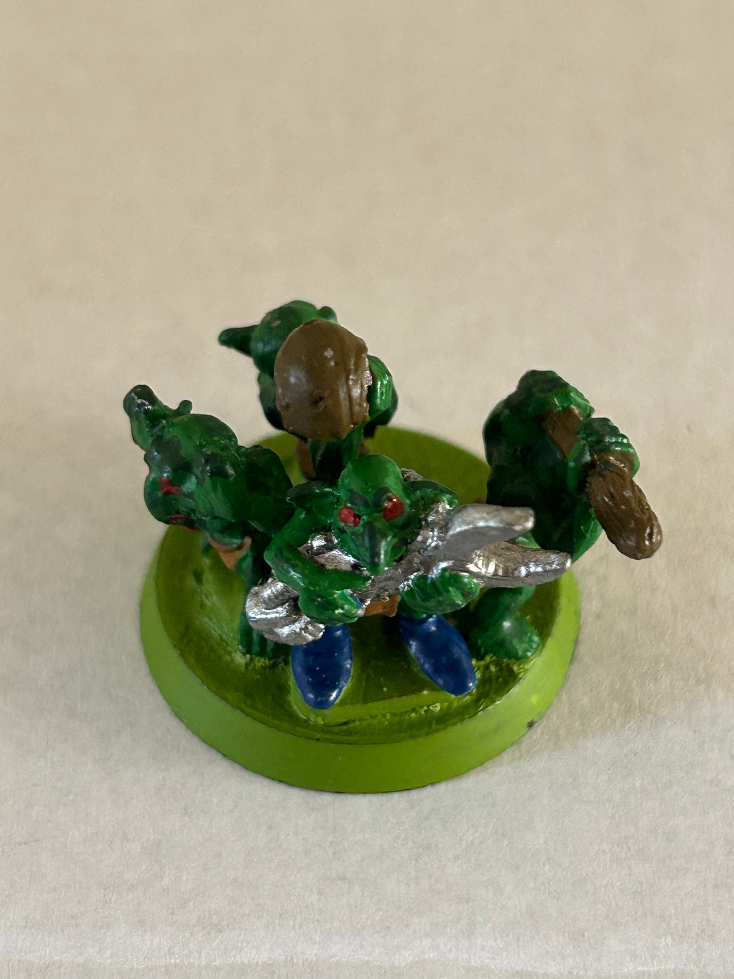 Warhammer fantasy or 40k orc or ork Snotling base (includes a rarer 40k snotling with spanner)