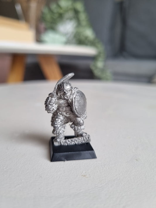 Citadel Warhammer classic 80s Reg Renown RR15 Despoiling Hobgoblin Trooper