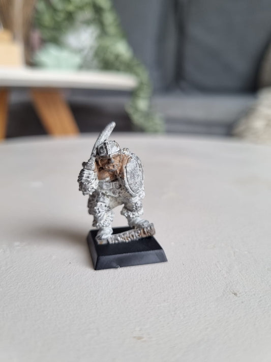 Citadel Warhammer classic 80s Reg Renown RR15 Despoiling Hobgoblin Trooper