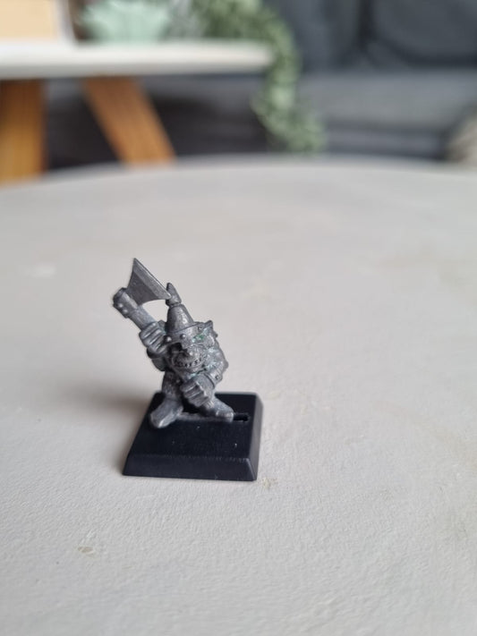 Warhammer fantasy Kev Adams goblin with double handed axe