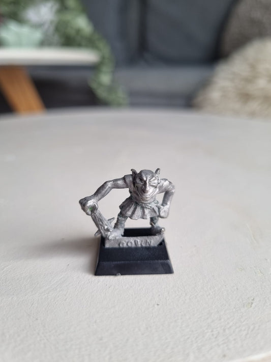Warhammer fantasy goblin war machine crewman