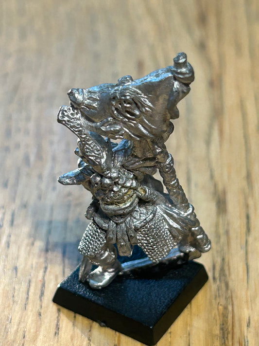 Warhammer Fantasy Citadel Dark Elf Elves RR11 Mengil Manhide's Standard Bearer