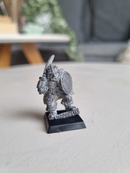 Citadel Warhammer classic 80s Reg Renown RR15 Despoiling Hobgoblin Trooper