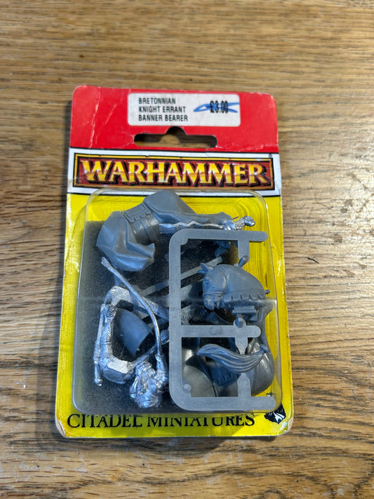 Warhammer Bretonnian Knight Errant Banner Bearer Blister BNIB