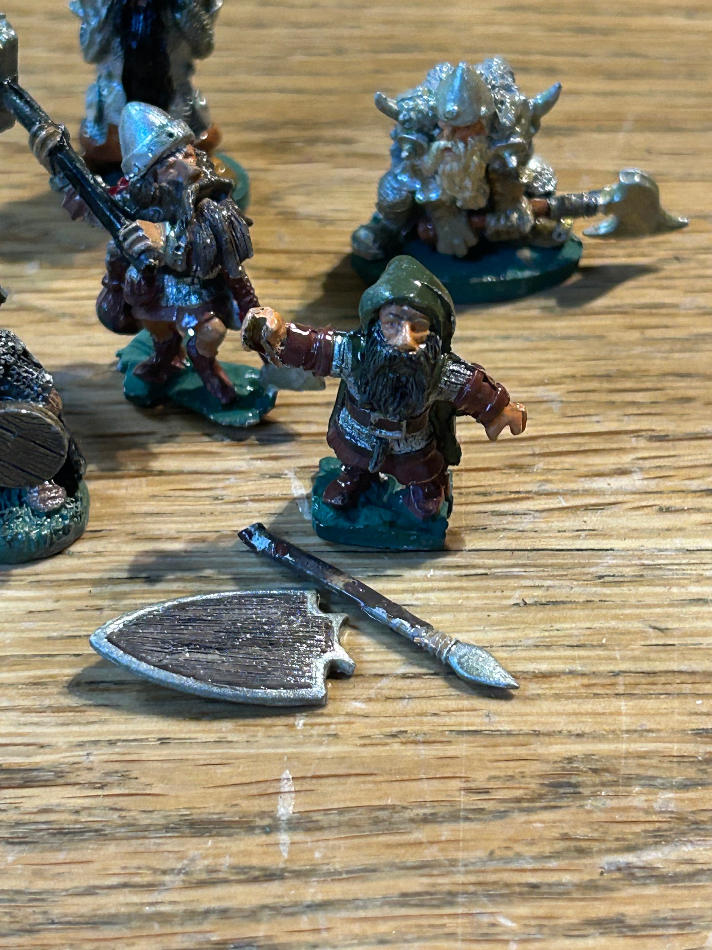 6 solid based dwarf miniatures (mixed companies but three are grenadier)