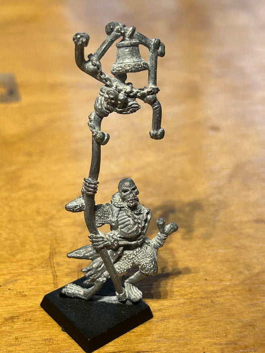 WARHAMMER fantasy UNDEAD SKELETON STANDARD BEARER