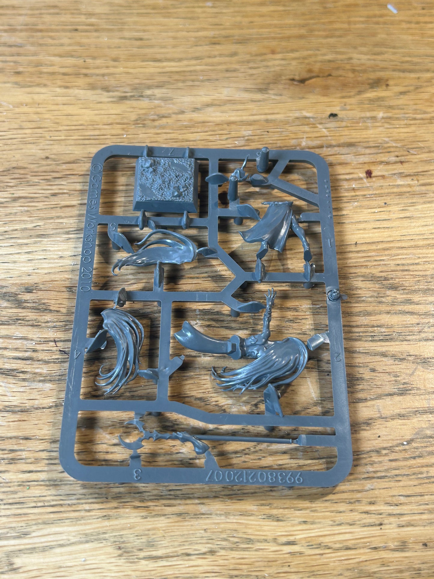 Dark Elf Supreme Sorceress, Warhammer Fantasy, Old World,  Brand New on Sprue
