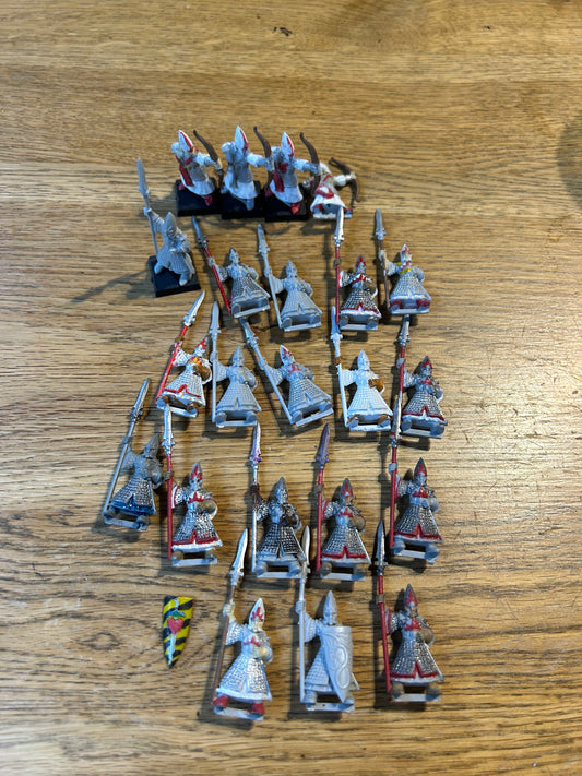 Warhammer fantasy 4th edition plastic high elves x22 (18 spearmen and 4 archers, only 2 shields)