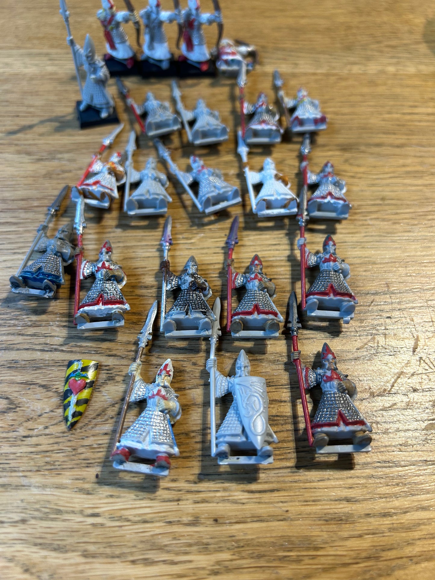 Warhammer fantasy 4th edition plastic high elves x22 (18 spearmen and 4 archers, only 2 shields)