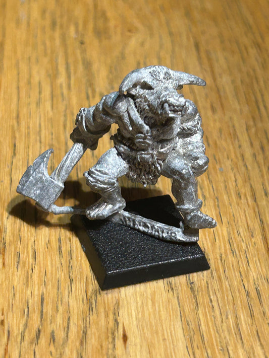 Citadel Miniatures Warbellow Battling Axe C25 (M1-01) Minotaur Games Workshop GW