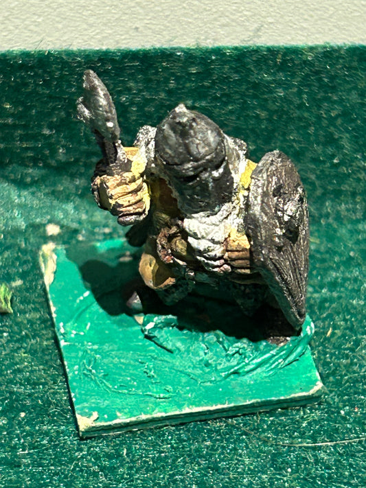 1981 FTD5 Dwarf with axe and shield and crossbow Fantasy Tribes Citadel Pre Slotta C07 warhammer fantasy