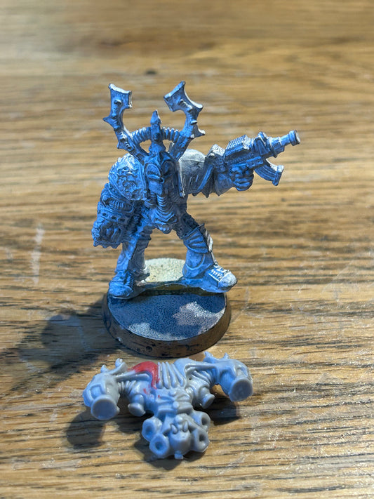 Warhammer 40k Rogue Trader Chaos Space Marine renegade with bolter - Metal with back pack