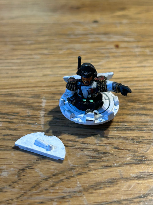 Warhammer 40K Metal IMPERIAL GUARD TANK CREW LEMAN RUSS COMMANDER with metal hatch