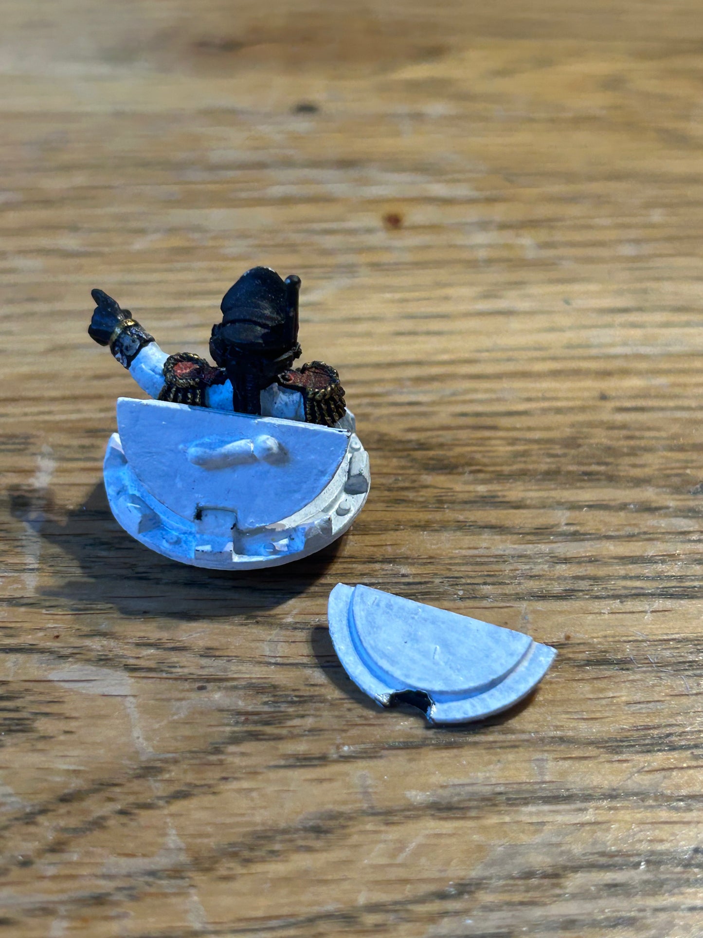 Warhammer 40K Metal IMPERIAL GUARD TANK CREW LEMAN RUSS COMMANDER with metal hatch