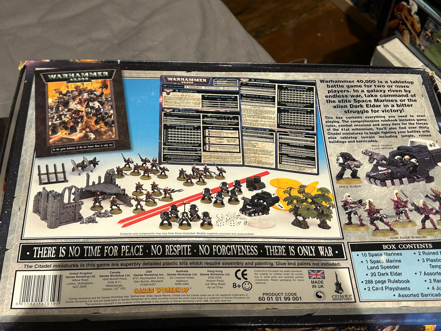 Warhammer 40k third edition box set (no miniatures, just rules, dice, some scenery, sold as seen).