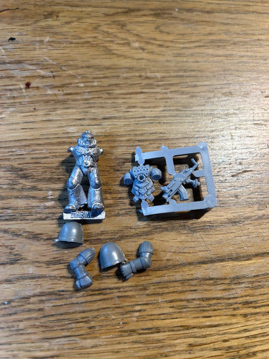 Classic Space Marine  - tactical marine Warhammer 40K Metal