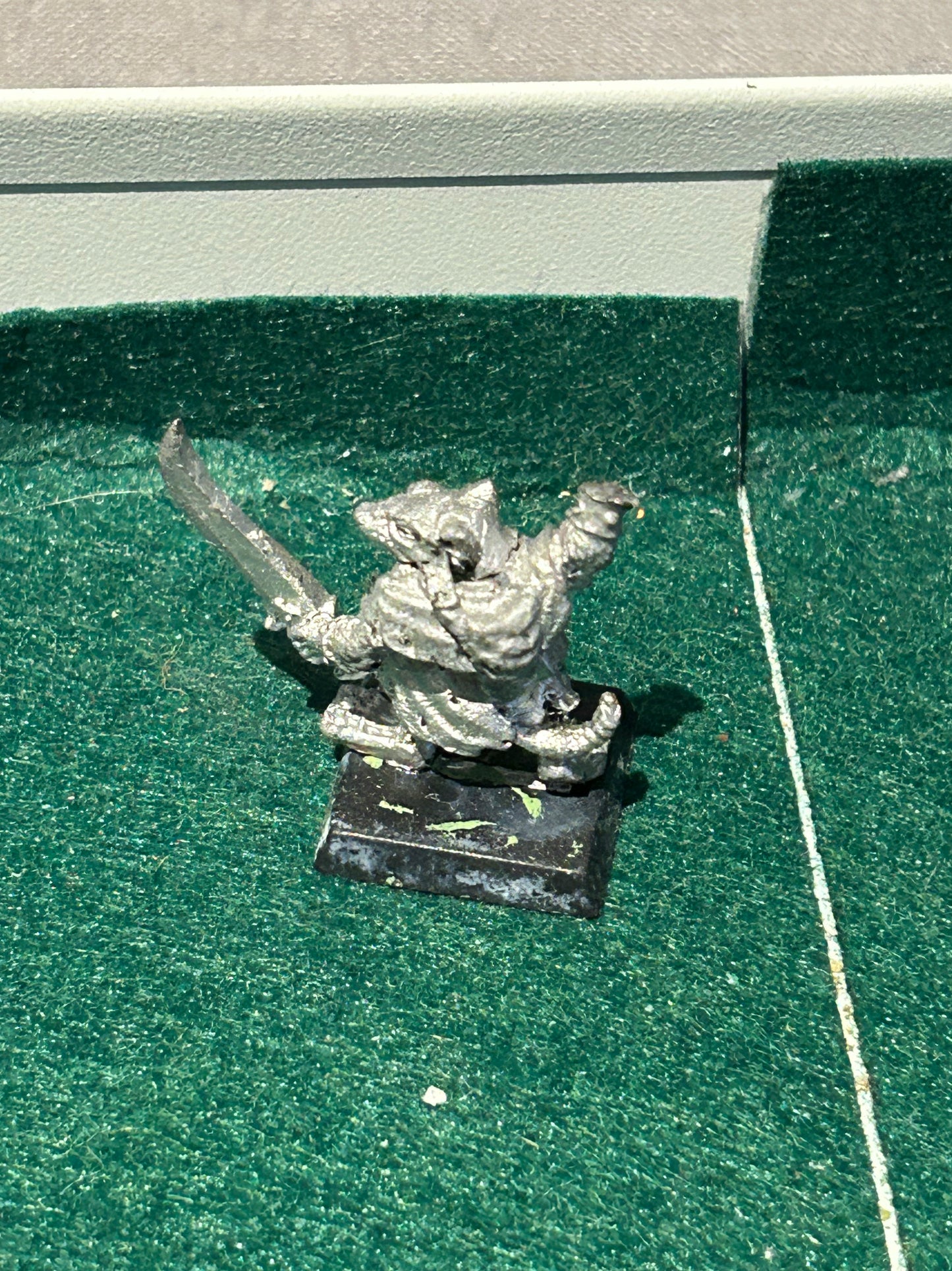 Warhammer fantasy skaven pack master (missing his whip hand)