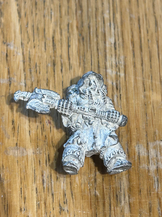 Rogue Trader SERVITOR Metal Imperial Guard Space Marines Army 40K (has no tab and has white primer on him)