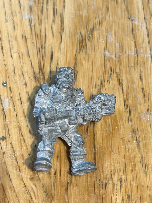 Rogue Trader SERVITOR Metal Imperial Guard Space Marines Army 40K (has no tab and has been stripped with some paint residue left in the recesses).