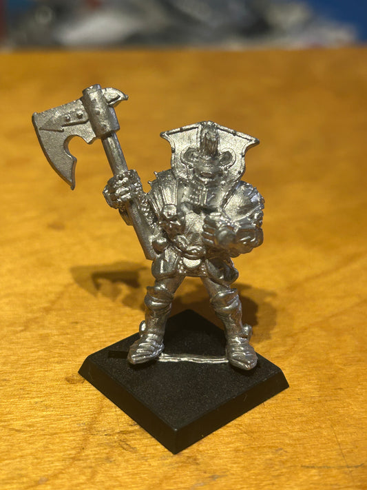 Warhammer fantasy marauder miniatures chaos warrior with axe 1994