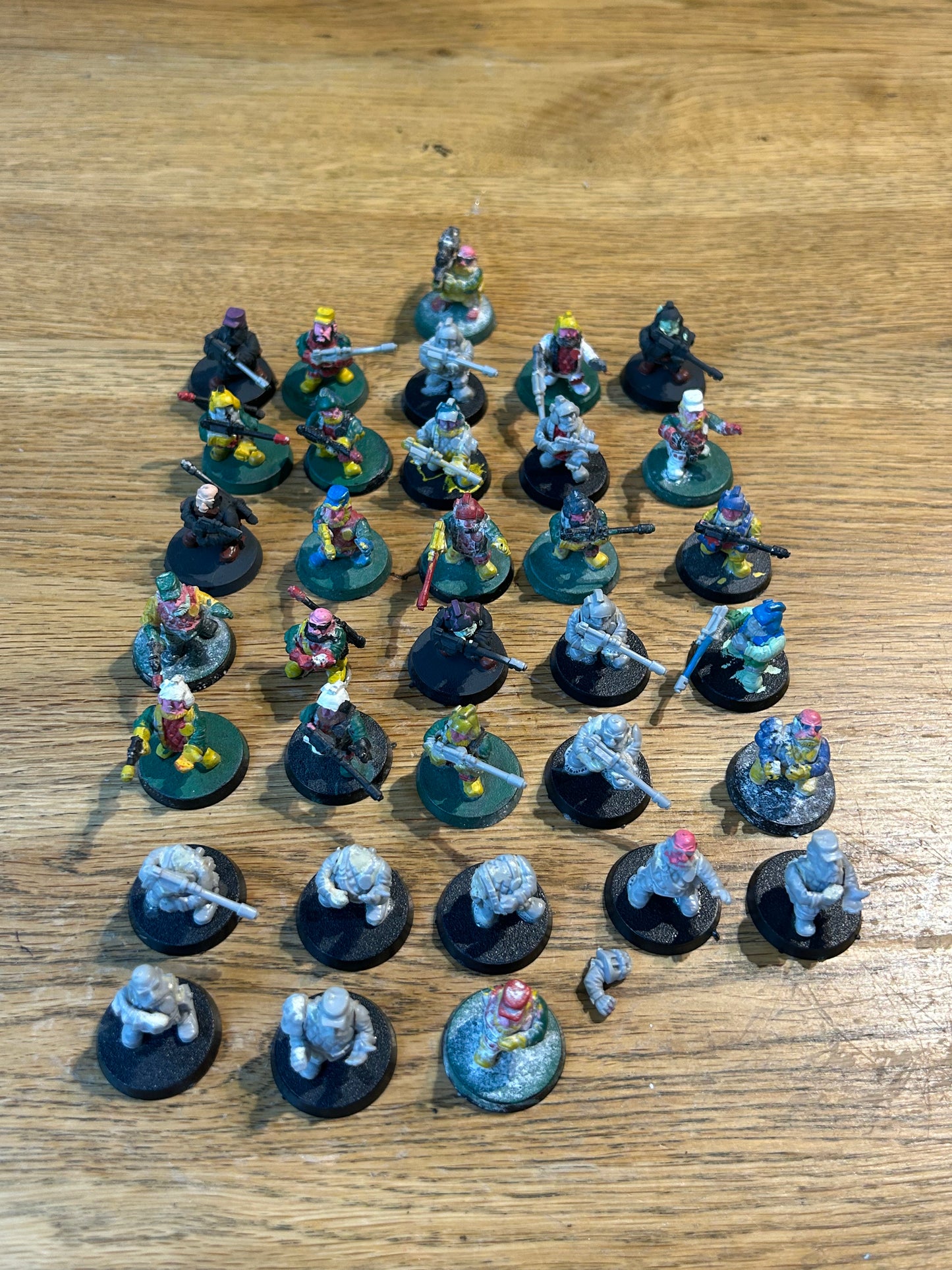 Warhammer 40k Rogue Trader plastic squats x34 (3 are missing heads, 3 missing arms, 7 missing guns)
