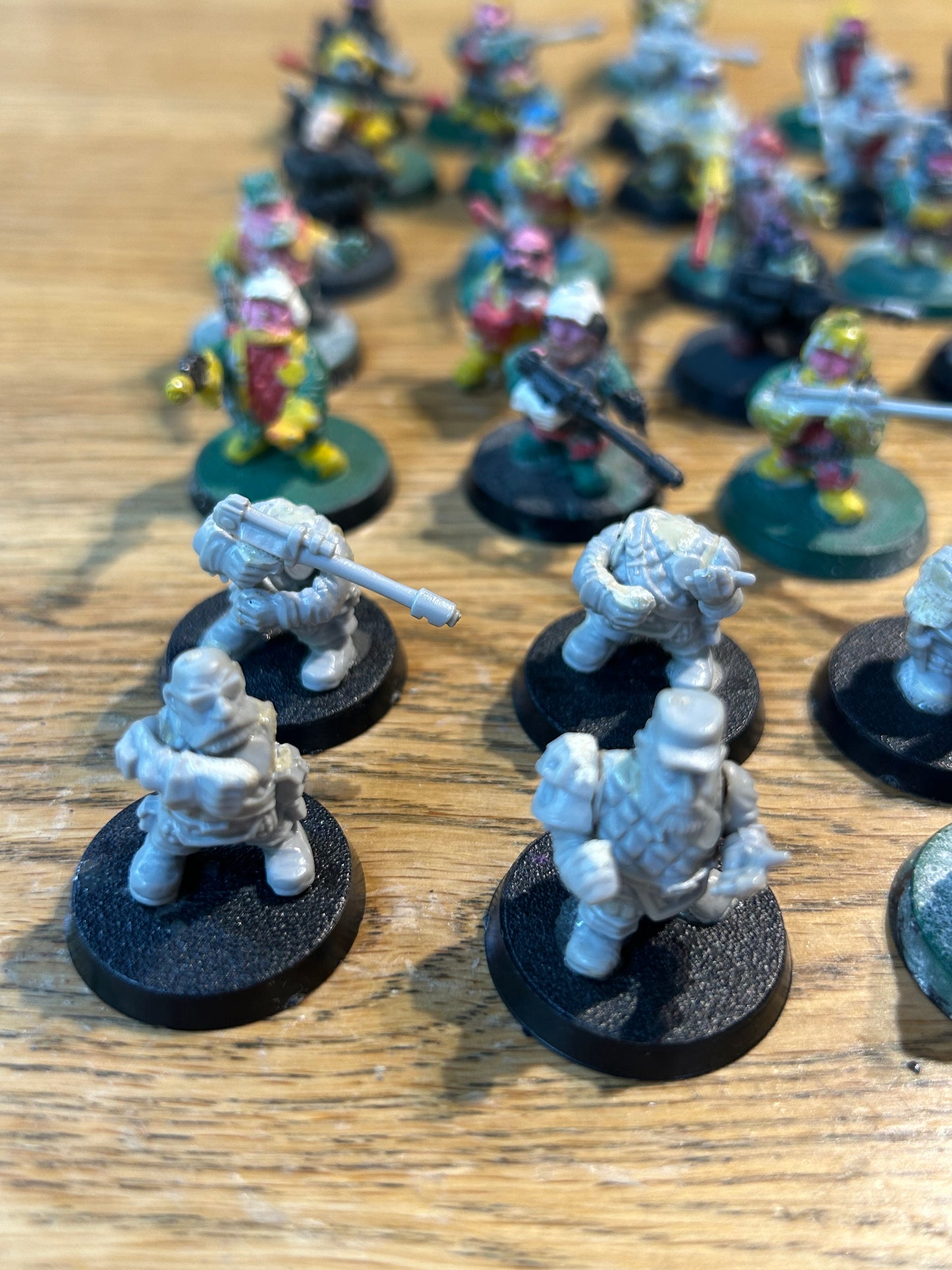 Warhammer 40k Rogue Trader plastic squats x34 (3 are missing heads, 3 missing arms, 7 missing guns)