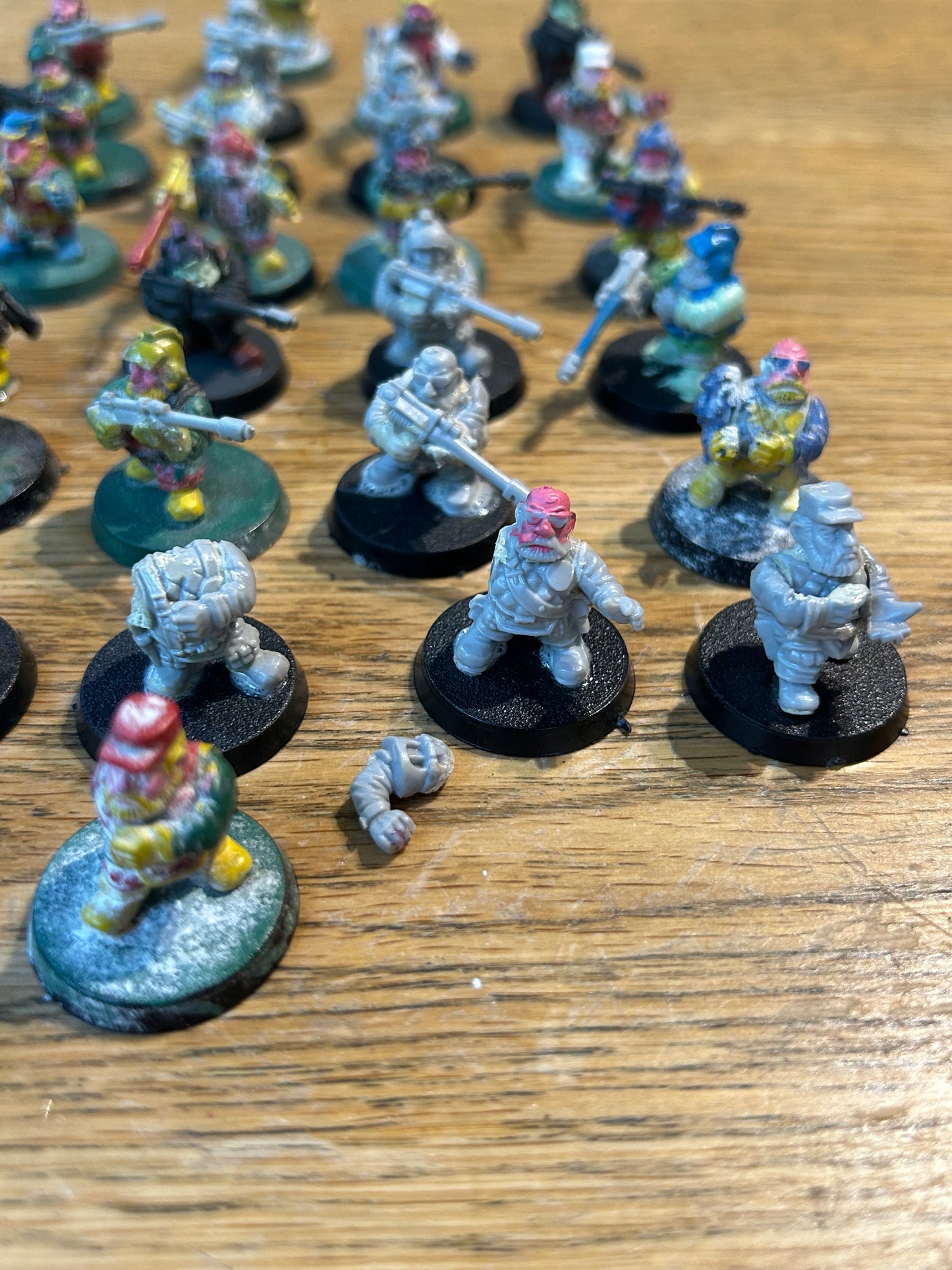 Warhammer 40k Rogue Trader plastic squats x34 (3 are missing heads, 3 missing arms, 7 missing guns)
