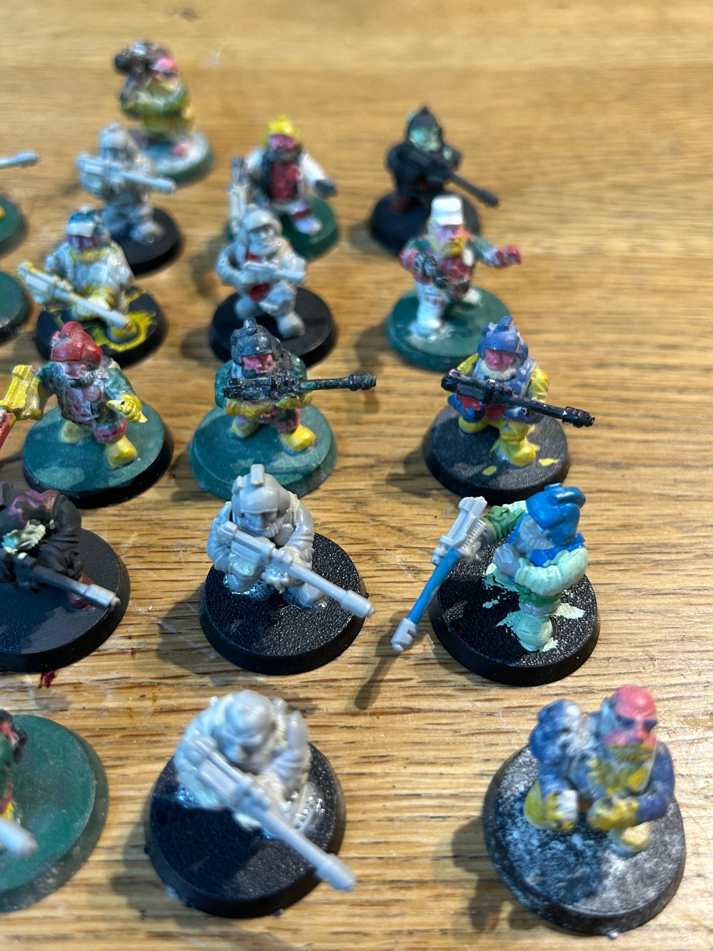 Warhammer 40k Rogue Trader plastic squats x34 (3 are missing heads, 3 missing arms, 7 missing guns)