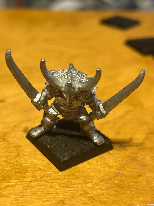 Warhammer Fantasy Chaos CH3 Champion Scathor Two-Blades Metal